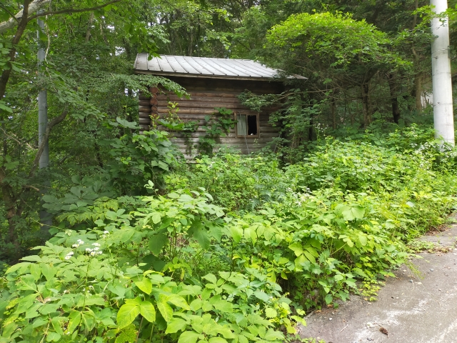 老朽化した別荘